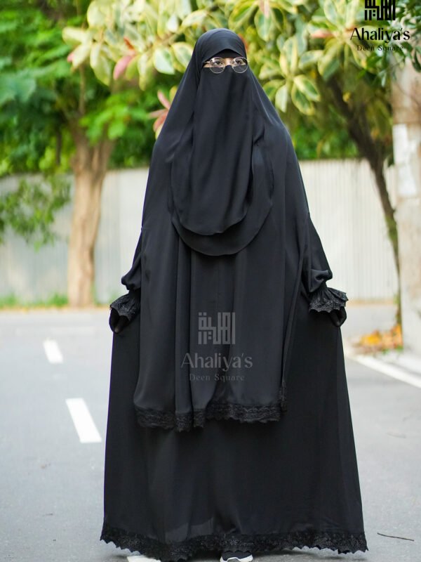 "লেইস আবায়া এবং স্লিভলেস খিমার ভার্সন টু"