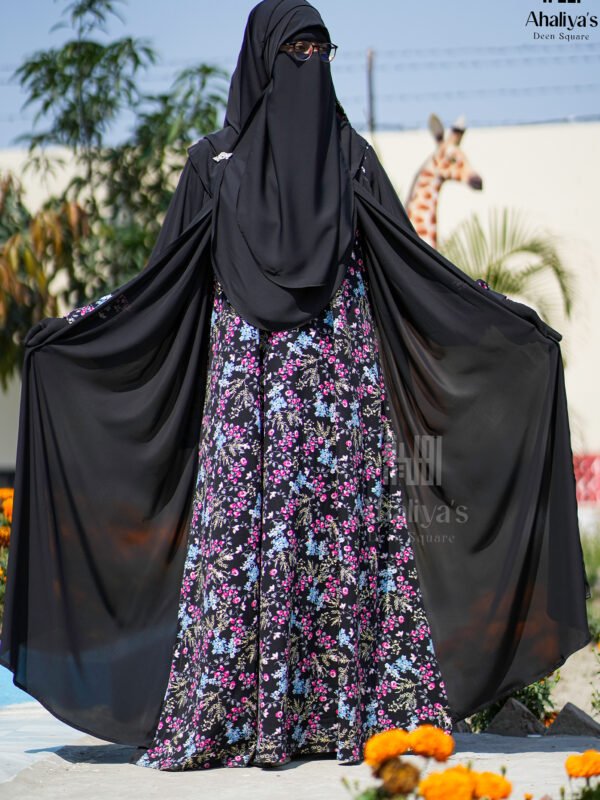 "ফ্লোরাল প্রিন্টেড এটাচ কোটি আবায়া"